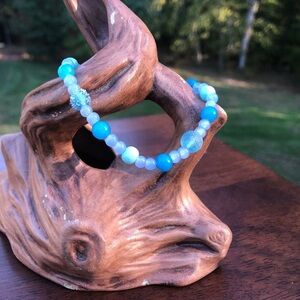 Frosty blue and purple handmade beaded bracelet 🩵